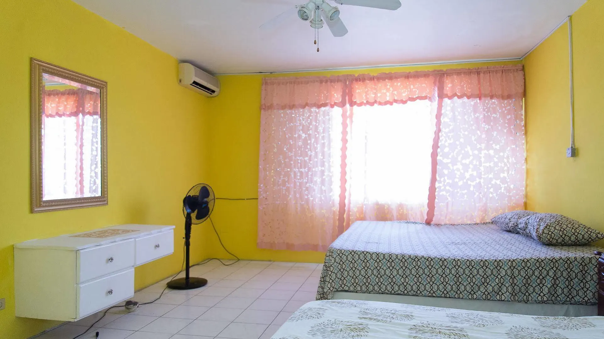 Villa Donna Inn 몬테고 베이 2*,